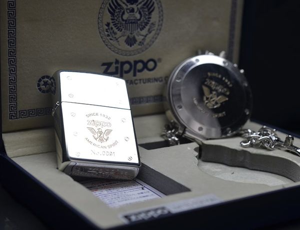 Set Zippo 2005 đồng hồ giới hạn C118