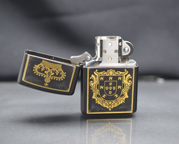 Zippo 1996 Emblem Vương Miện – Mạ Vàng Gold Plated Bản Hoàng Gia Sang Trọng C05