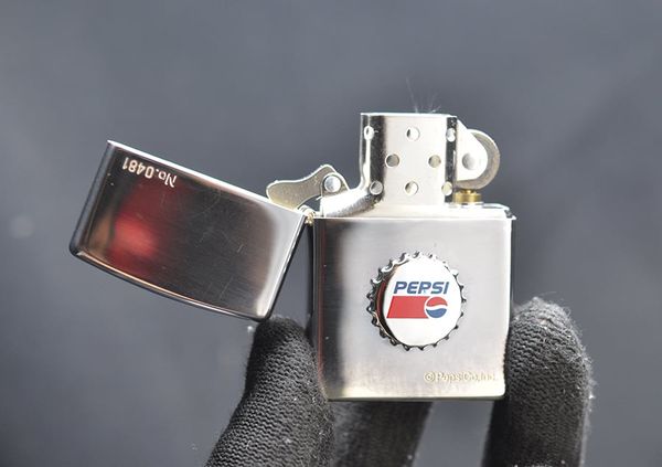 Zippo 2002 giới hạn Emblem Pepsi C111