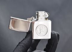 Zippo 1997 emblem đồng Queen C155