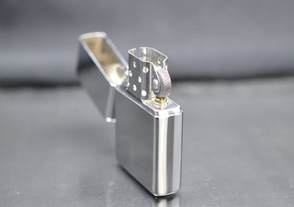 Zippo 2012 Roseari thân gỗ để bàn C43