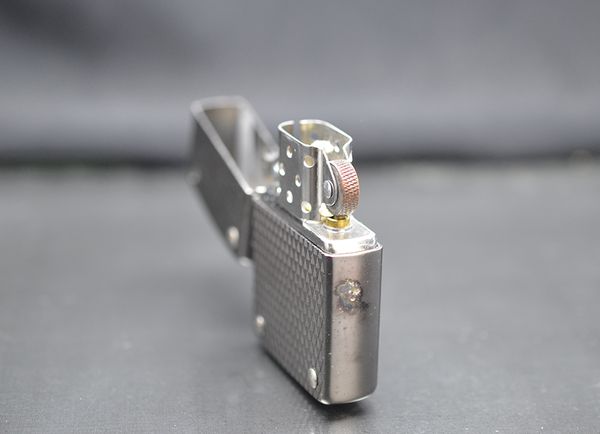 Zippo màu titan hình caro hiếm   (2005) C529
