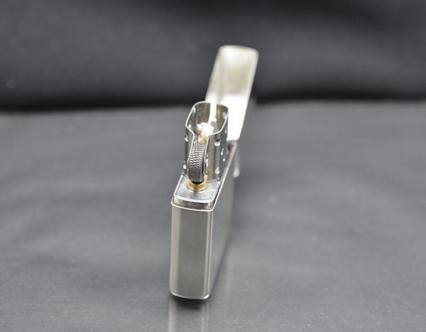 Zippo 1998 Emblem gắn kim cương C67