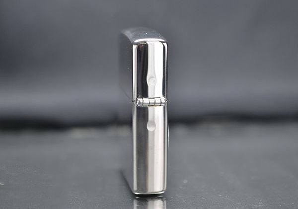 Zippo 1997 emblem đồng Queen C155