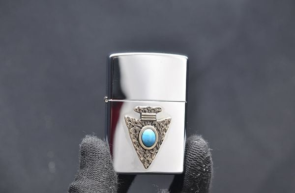 Zippo 2000 Emblem mũi tên đá xanh ngọc C145