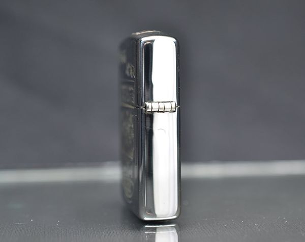 Zippo Armor khắc hình xe ZD35