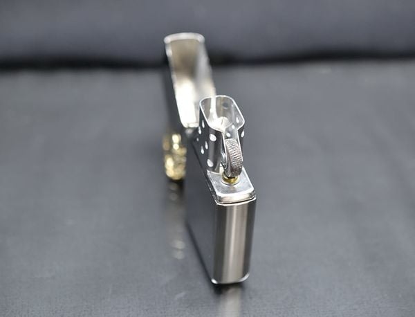Zippo 1996 Emblem Đầu Ngựa – Mạ Vàng Gold Plated C203