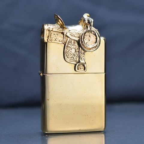Zippo mạ vàng emblem yên ngựa 1995 C744