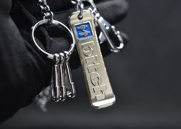 Zippo 1996 Emblem Bitch C156