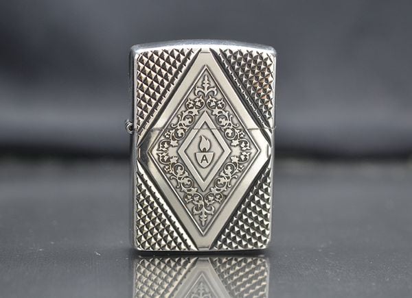 Zippo Hình Mặt Cờ Caro mạ bạc  (2004) C530