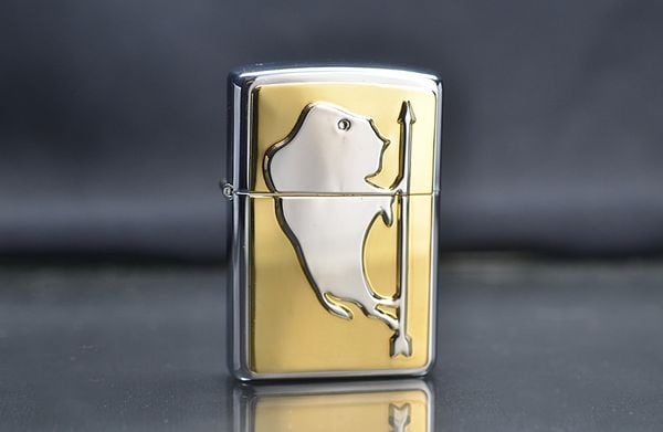 Zippo 1996 Buffalo Stampede – Chủ Đề Đàn Bò Tót – Mạ Vàng Gold Plated – Đời XII La Mã C82