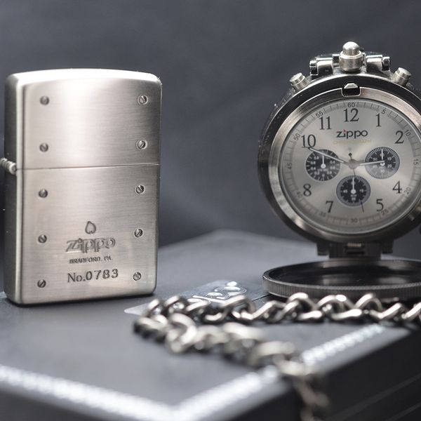 Set Zippo 2004 kèm đồng hồ C137