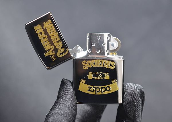 Zippo 1994 mạ vàng trên nền đen C338