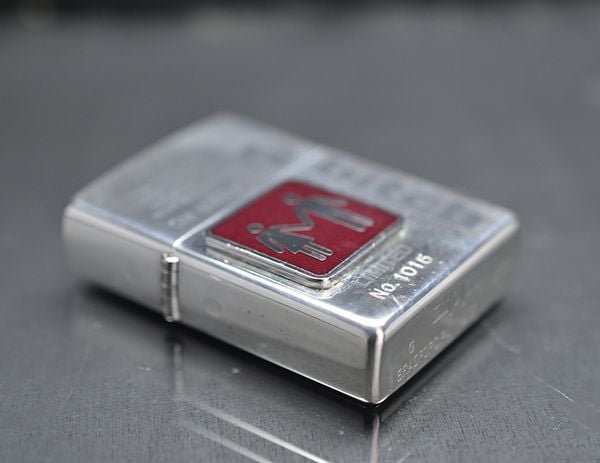 Zippo 1996 Emblem Bitch C156