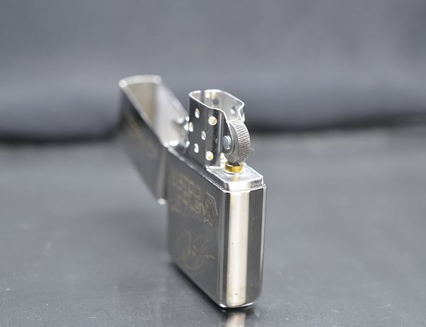 Set bao da Zippo mạ bạc 1996 Matco Tools C83