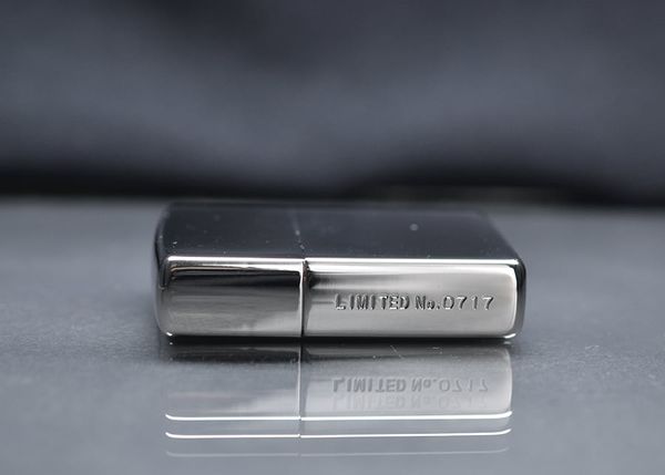 Set Zippo 1998 hình cô gái và bình xăng C175