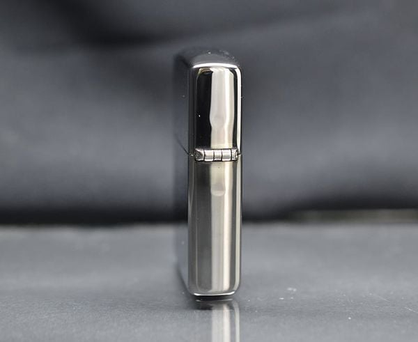 Zippo 1996 mạ bạc kỷ niệm 100th Vargas C128