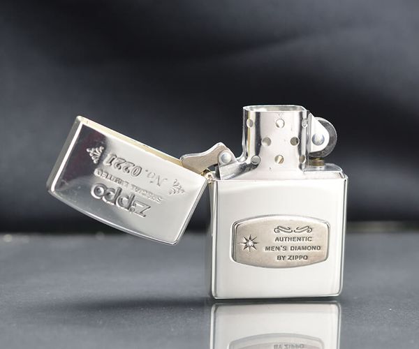 Zippo 1995 emblem gắn kim cương C72