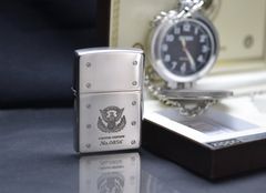 Set Zippo 2004 đồng hồ chủ đề quân đội C140