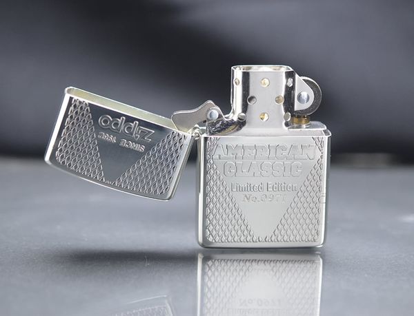 Set Zippo 1994 giới hạn kèm móc khóa gạt tàn mini C115