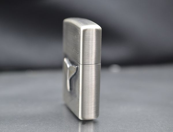 Zippo 2001 Emblem đuôi cá heo C130