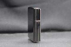 Zippo 2005 gắn bạc khối C84