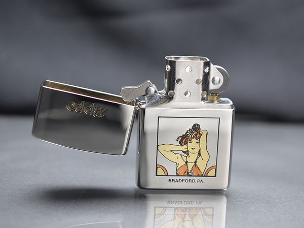 Set Zippo 1998 hình cô gái và bình xăng C175