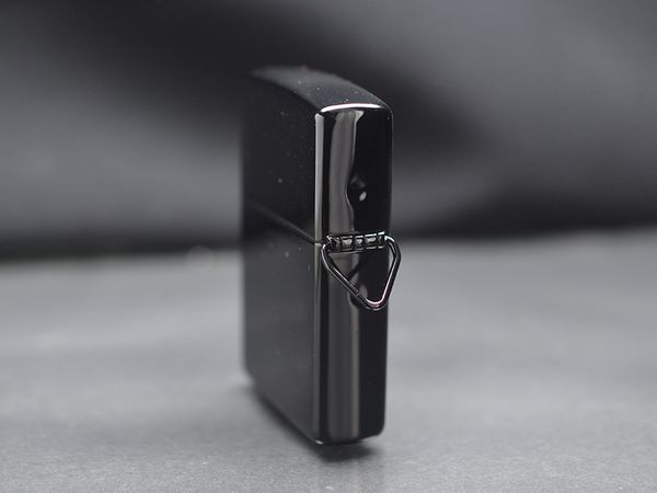 Zippo 2000 sơn mài hoa văn C126