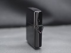 Zippo 2000 sơn mài hoa văn C126