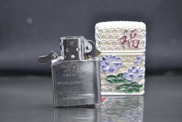Zippo bọc lưới hoa văn bông sen ZN297