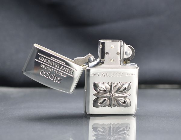 Zippo 1995 emblem đính kim cương C151