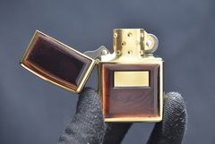 Zippo 1997 mạ vàng ốp emblem hổ phách C740