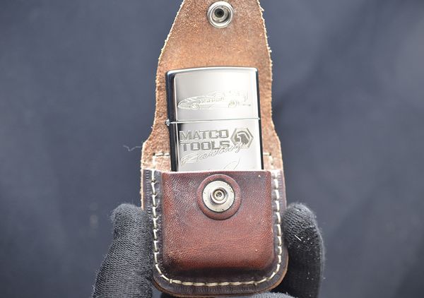 Set bao da Zippo mạ bạc 1996 Matco Tools C83