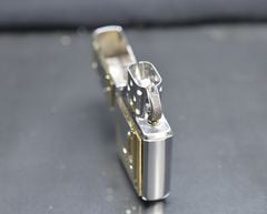 Zippo 1996 Buffalo Stampede – Chủ Đề Đàn Bò Tót – Mạ Vàng Gold Plated – Đời XII La Mã C82