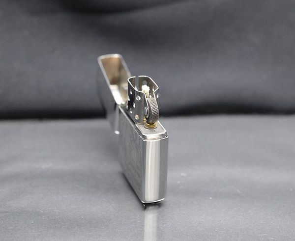 Set Zippo 2006 đồng hồ C100