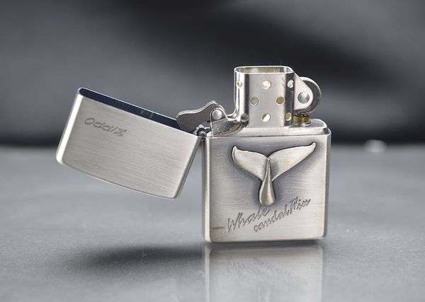 Zippo 2001 Emblem đuôi cá heo C130