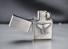 Zippo 2001 Emblem đuôi cá heo C130