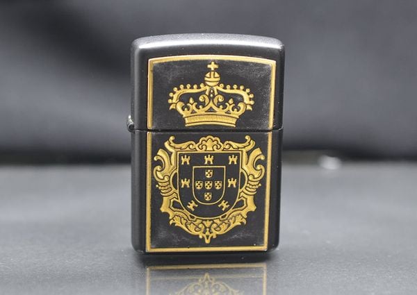 Zippo 1996 Emblem Vương Miện – Mạ Vàng Gold Plated Bản Hoàng Gia Sang Trọng C05