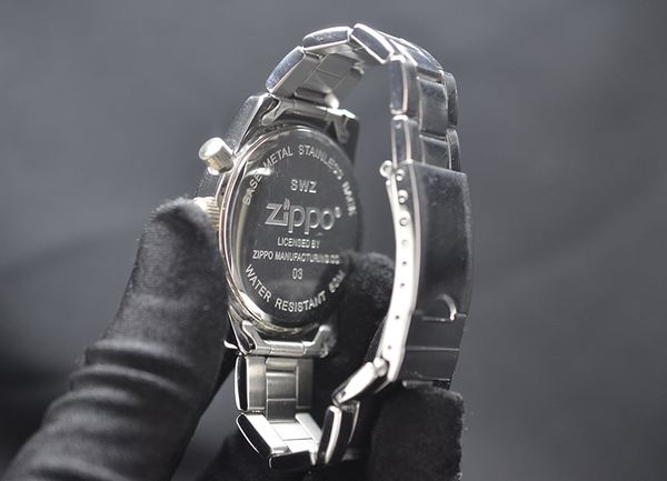 Set Zippo 2004 kèm đồng hồ C190