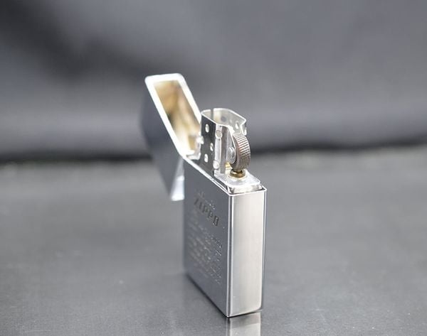 Zippo 1932 Xước tái bản C533