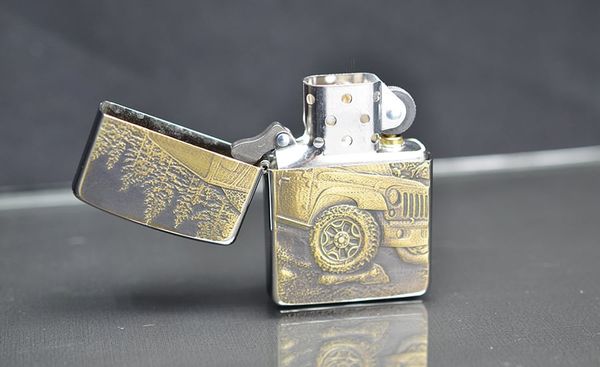 Zippo Armor khắc hình xe ZD35