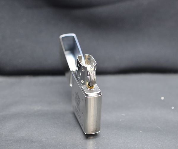 Set Zippo 2003 đồng hồ chủ đề quân đội C112