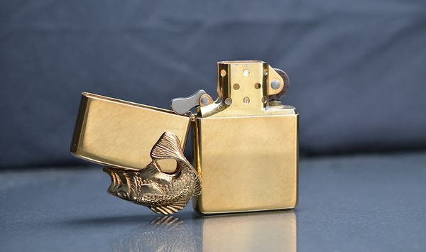 Zippo Emblem cá chép mạ vàng 1992 C742