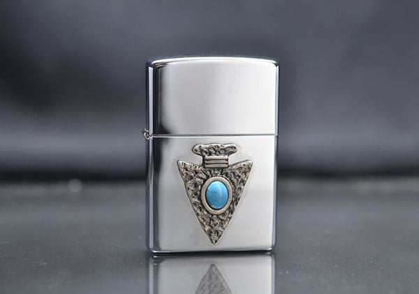 Zippo 2000 Emblem mũi tên đá xanh ngọc C145