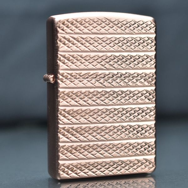 Zippo vàng hồng kẻ vân nổi ZN284