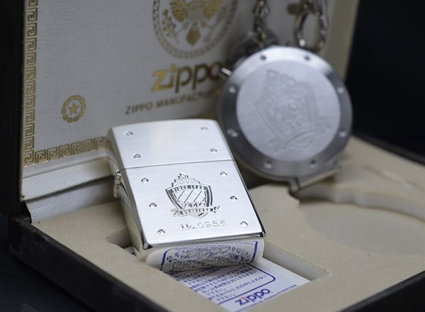 Set Zippo 2001 đồng hồ giới hạn C14