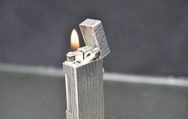 Bật lửa Dunhill xước dọc lớn DHI20