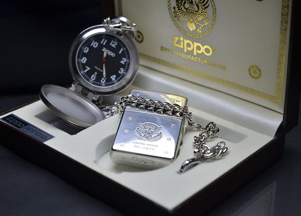 Set Zippo 2004 đồng hồ chủ đề quân đội C140