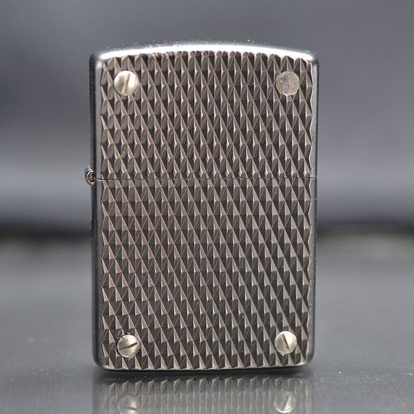 Zippo màu titan hình caro hiếm   (2005) C529