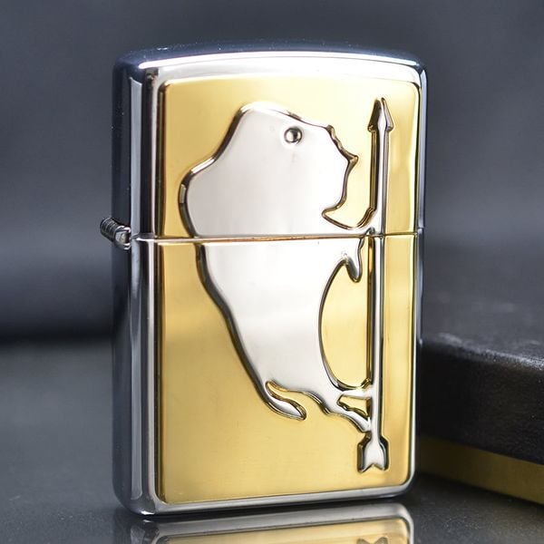 Zippo 1996 Buffalo Stampede – Chủ Đề Đàn Bò Tót – Mạ Vàng Gold Plated – Đời XII La Mã C82